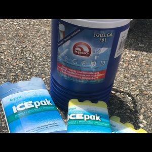 Personal Igloo cooler and 3 reusable ice packs